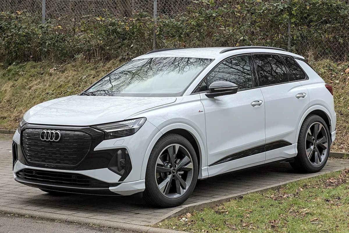 A Audi Q4 e-tron, front three-quarter view