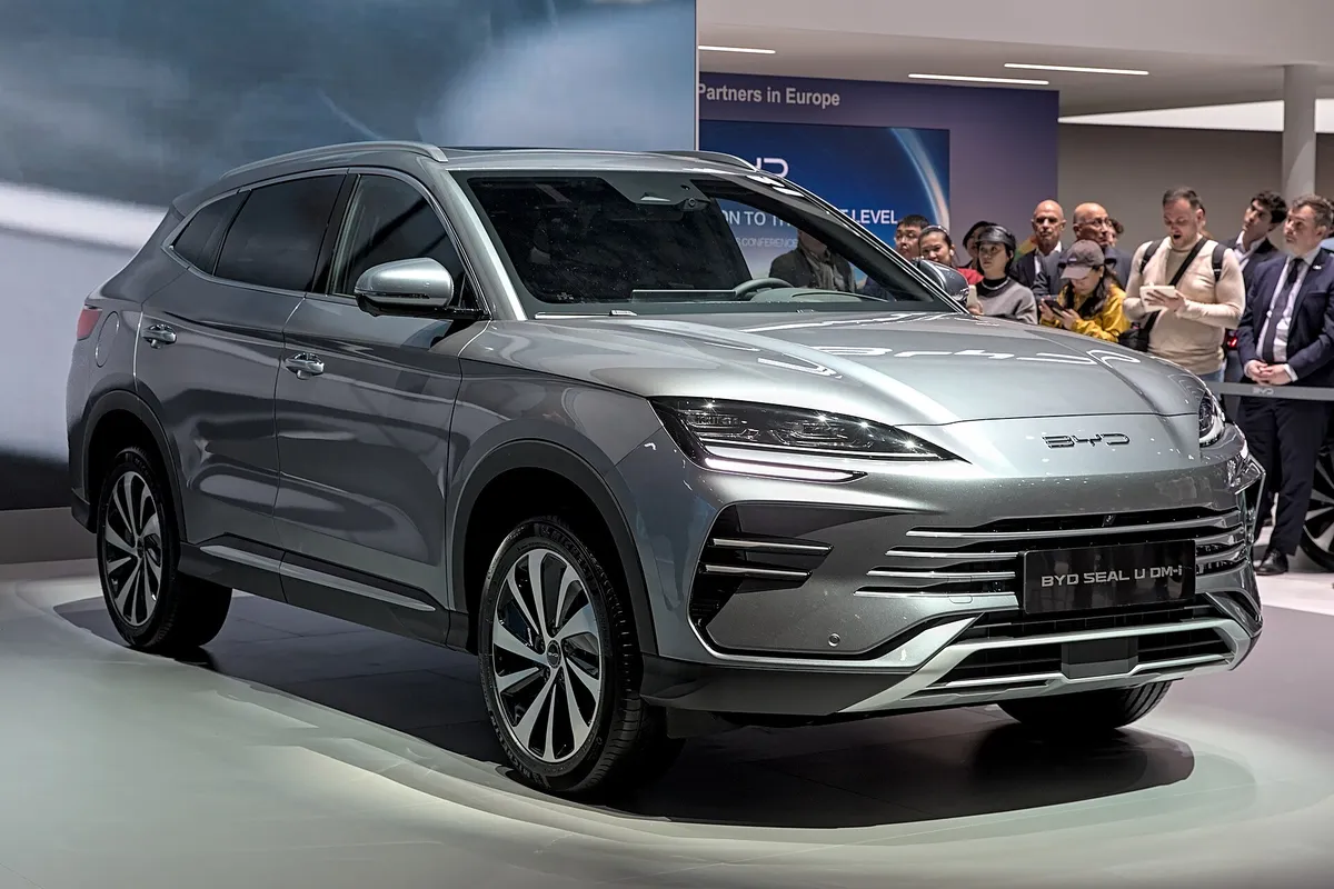 A BYD Sealion 6, front three-quarter view