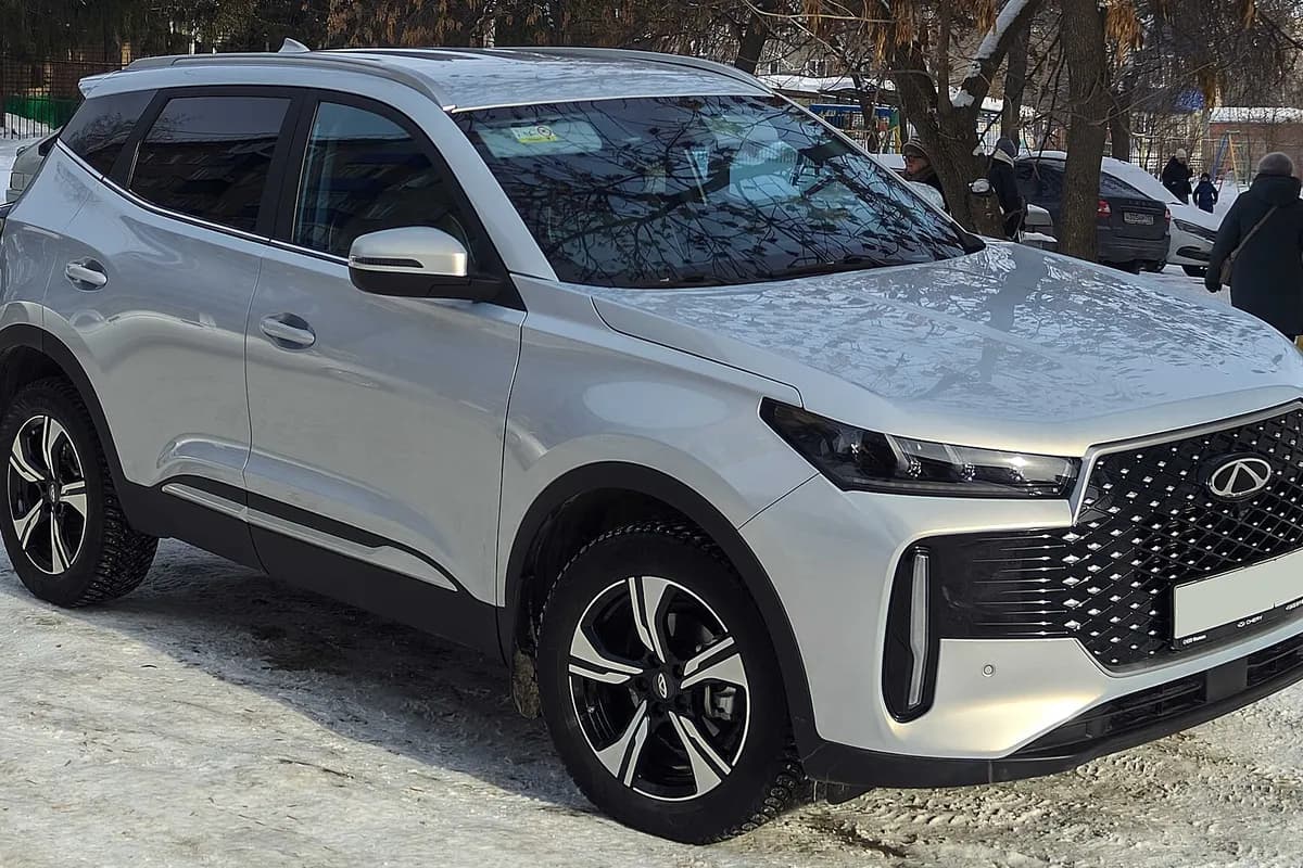 A Chery Tiggo 4, front three-quarter view