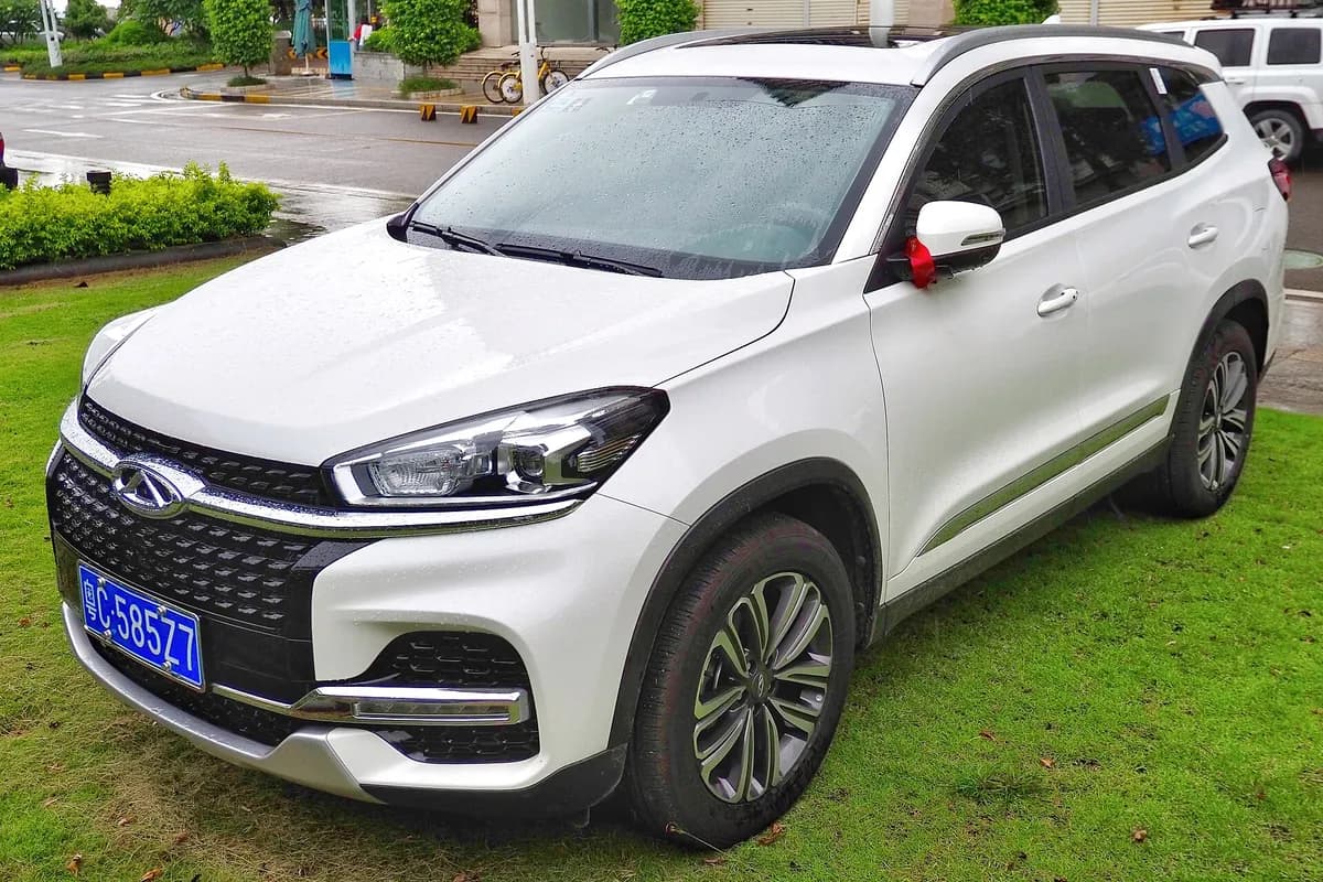 A Chery Tiggo 8, front three-quarter view