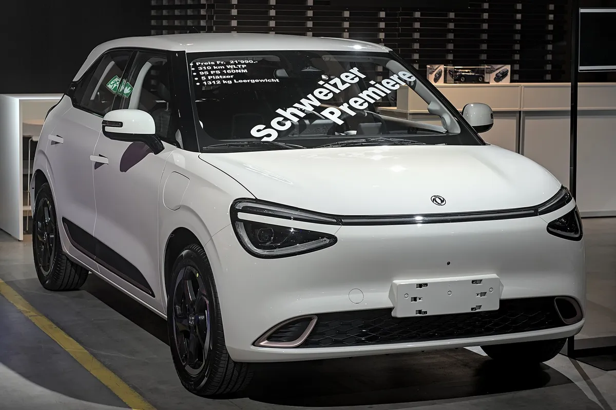A Dongfeng Box, front three-quarter view