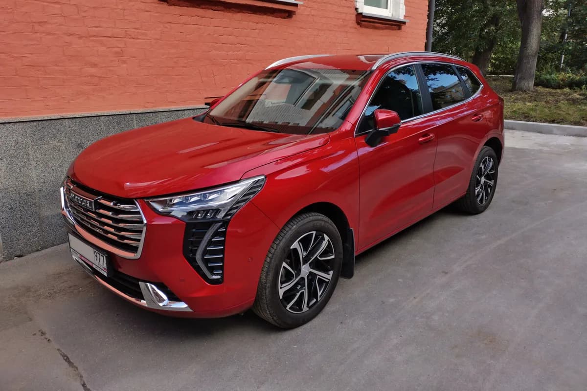 A red Haval Jolion SUV, front three-quarter view