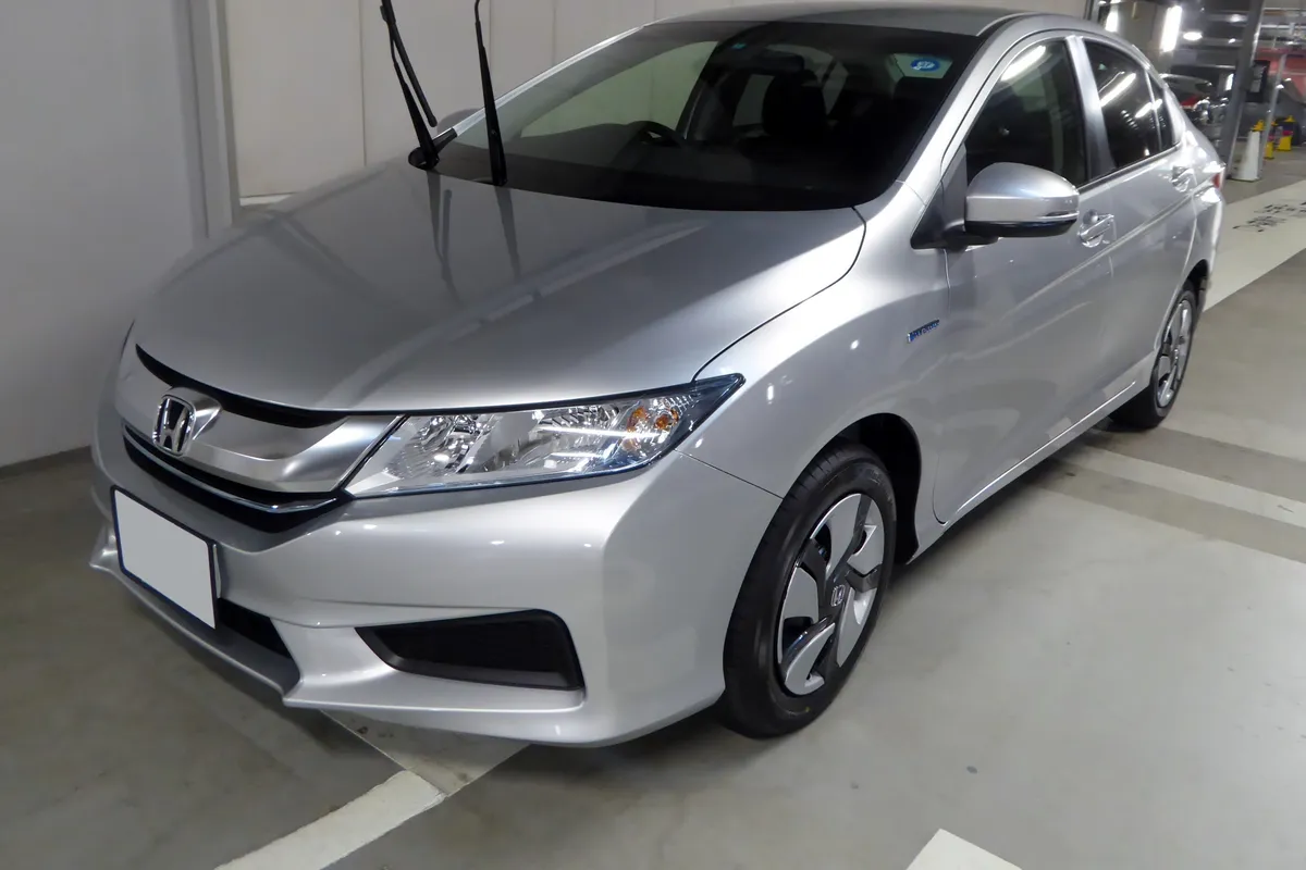 A silver Honda Grace sedan, front three-quarter view