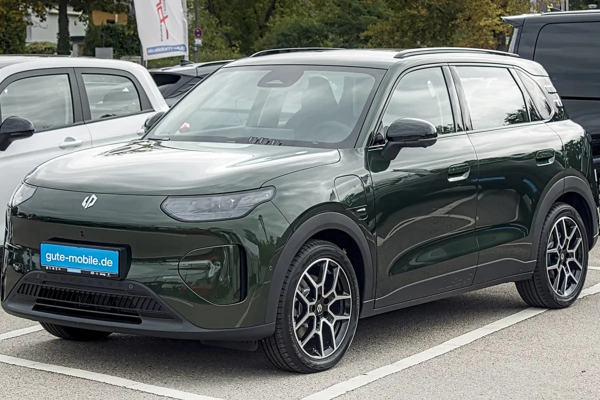 A Leapmotor B03X, front three-quarter view
